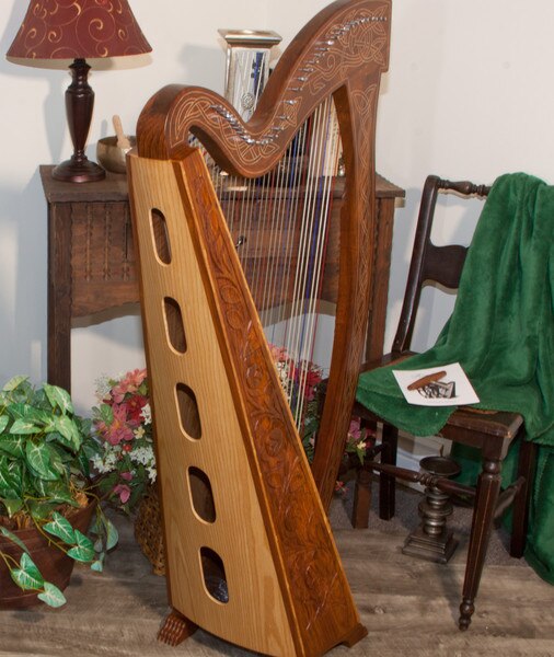 Roosebeck Meghan Harp 36String Chelby Levers Sheesham Thistle www